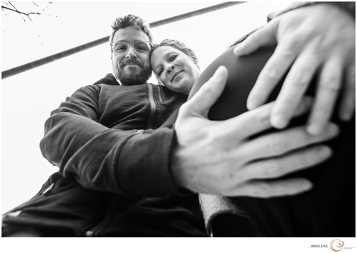 Natürliches Fotoshooting in der Schwangerschaft - Portraitfotograf Köln & NRW